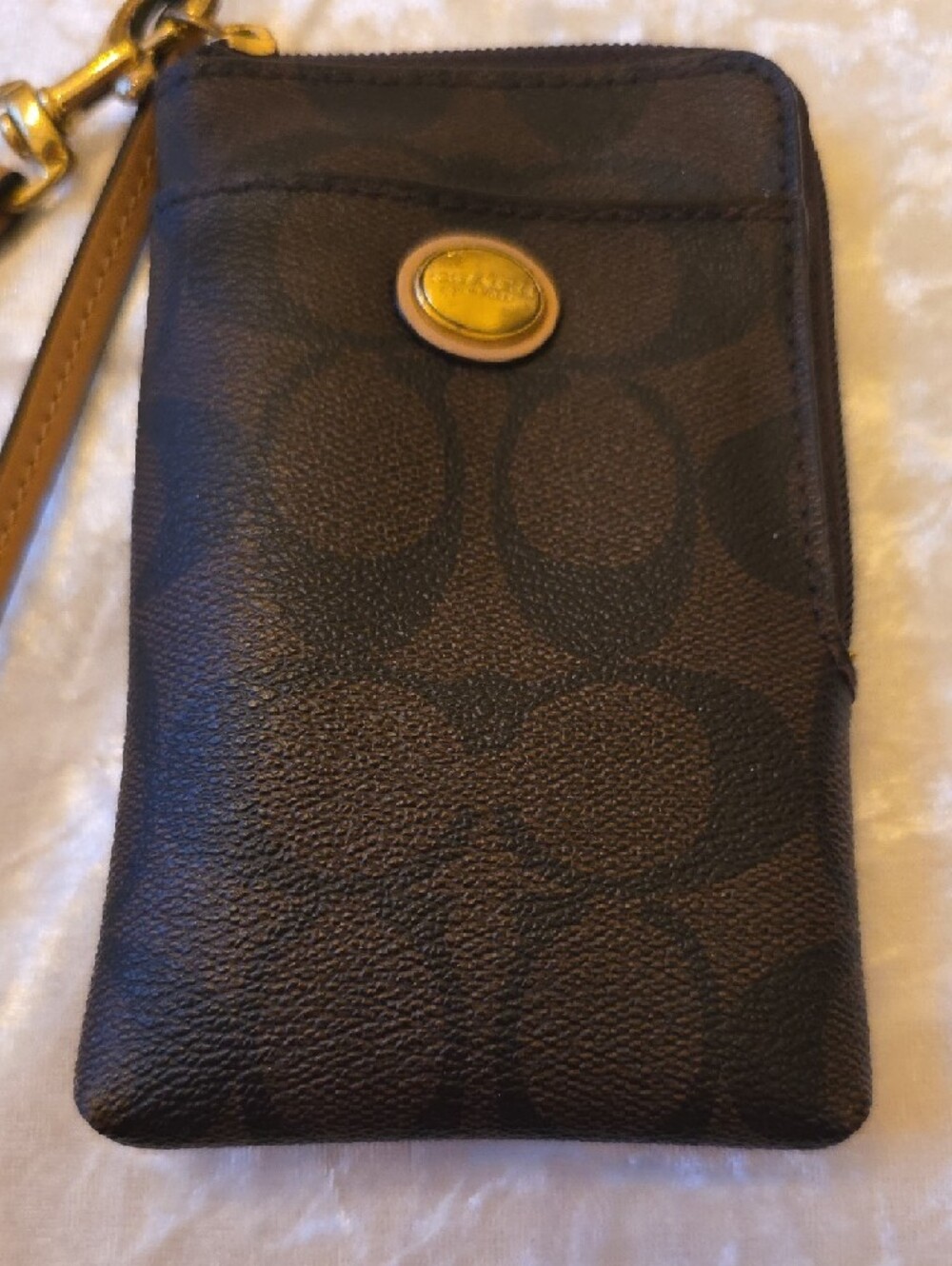 Coach NWOT Chic Compact Dark Brown Signature Wristlet Wallet with Tan Strap - Picture 2 of 13